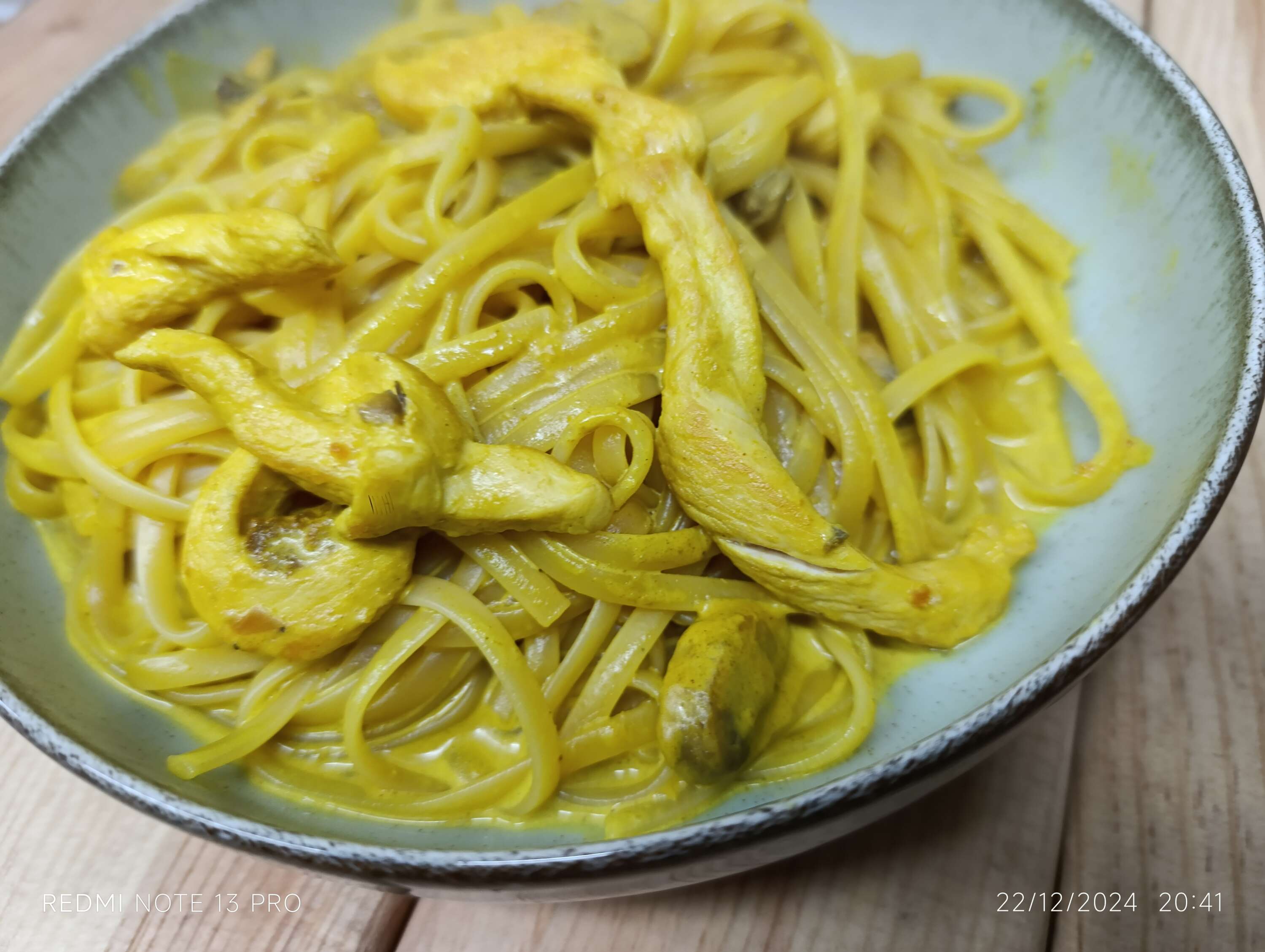 Köri Mantarlı Tavuklu Linguine