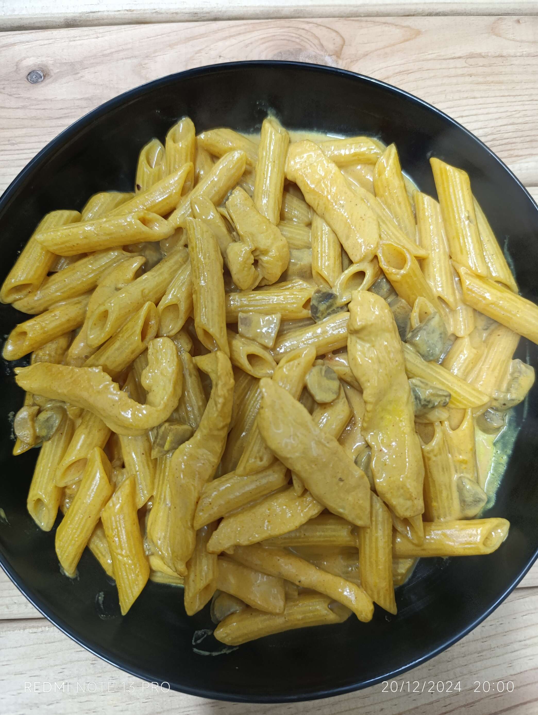Acı Köri Mantarlı Tavuklu  Penne