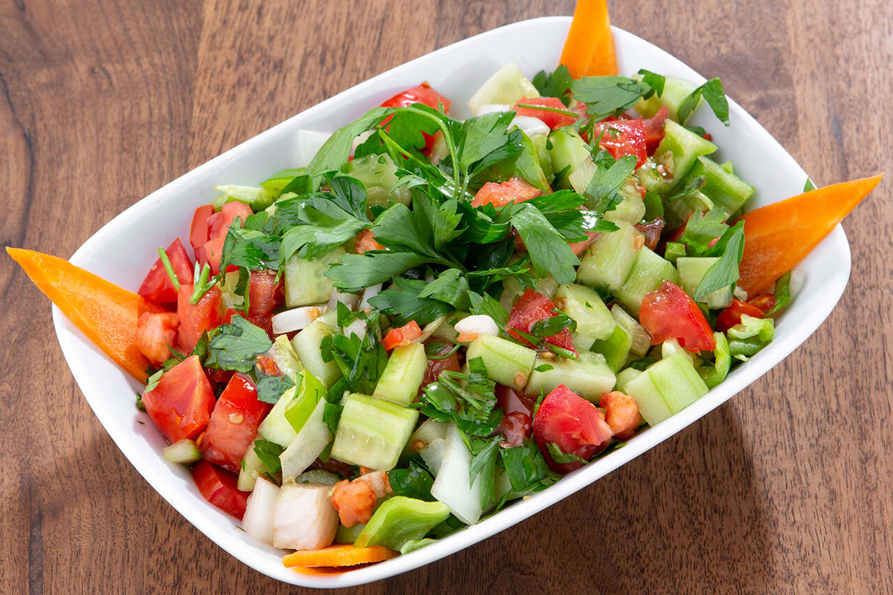 Çoban salatı pendir ilə