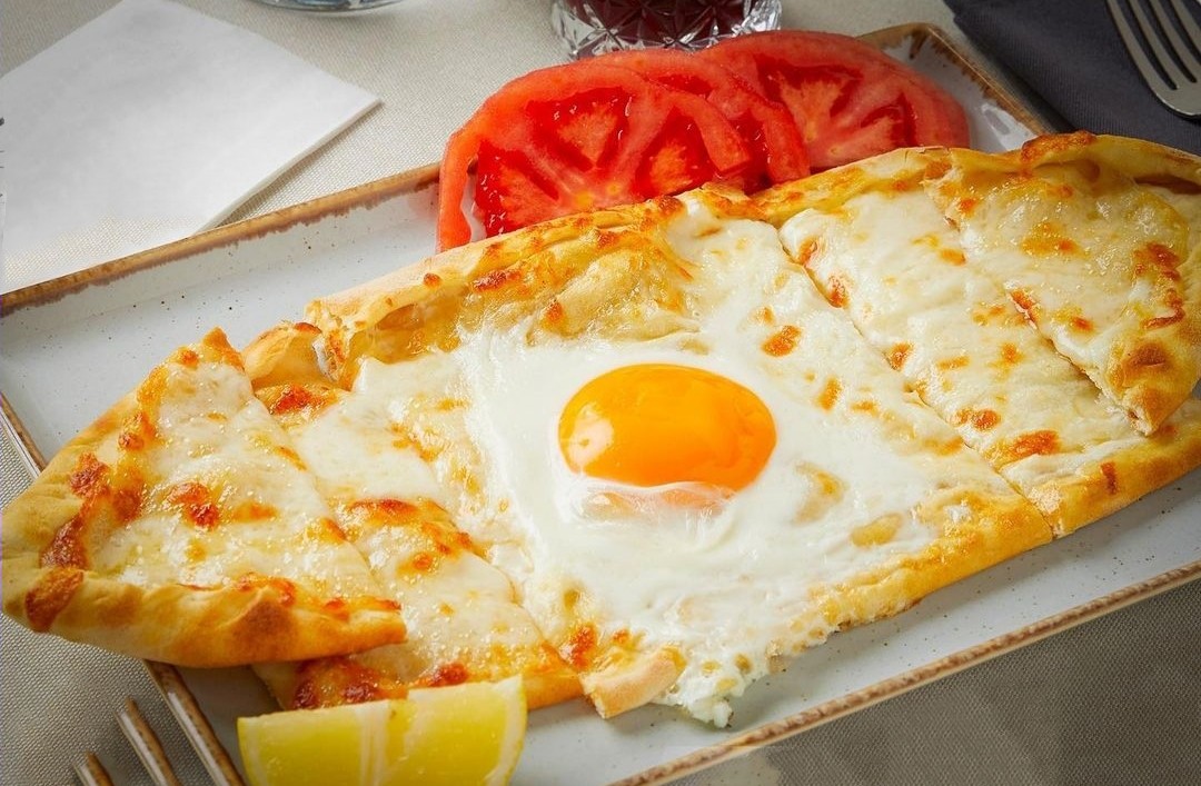 Kaşarlı Yumurtalı Pide