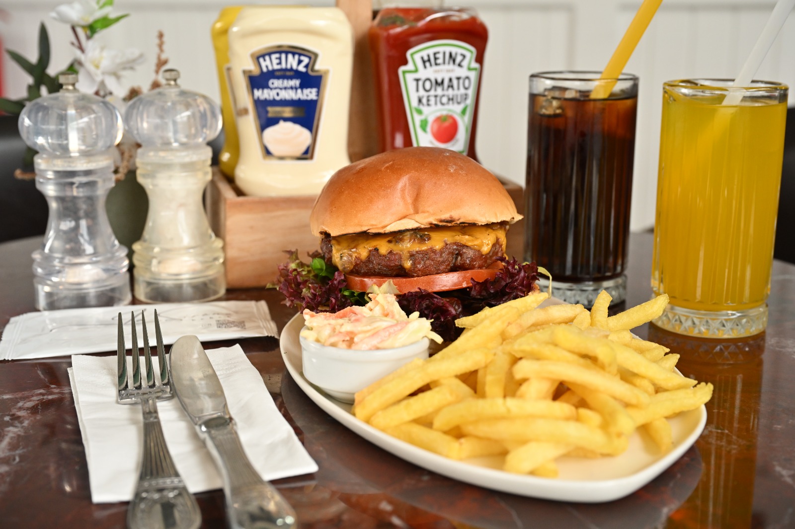  Cheeseburger ( 180 gr Dana )