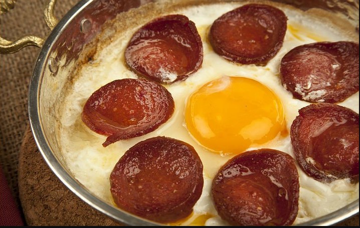 SUCUKLU YUMURTA 