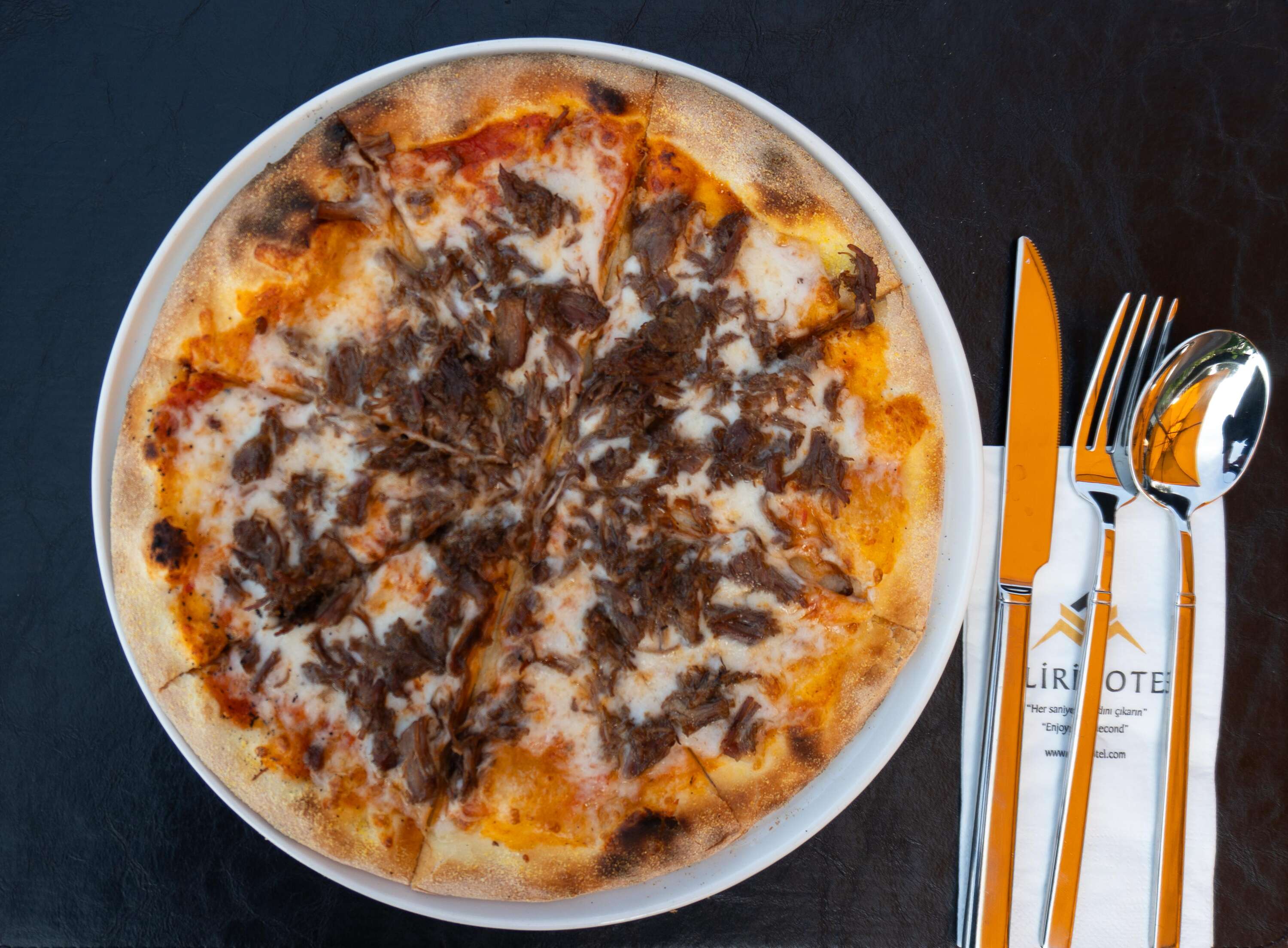 Kavurmalı Pizza