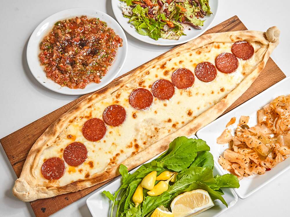Kaşarlı Sucuklu Pide