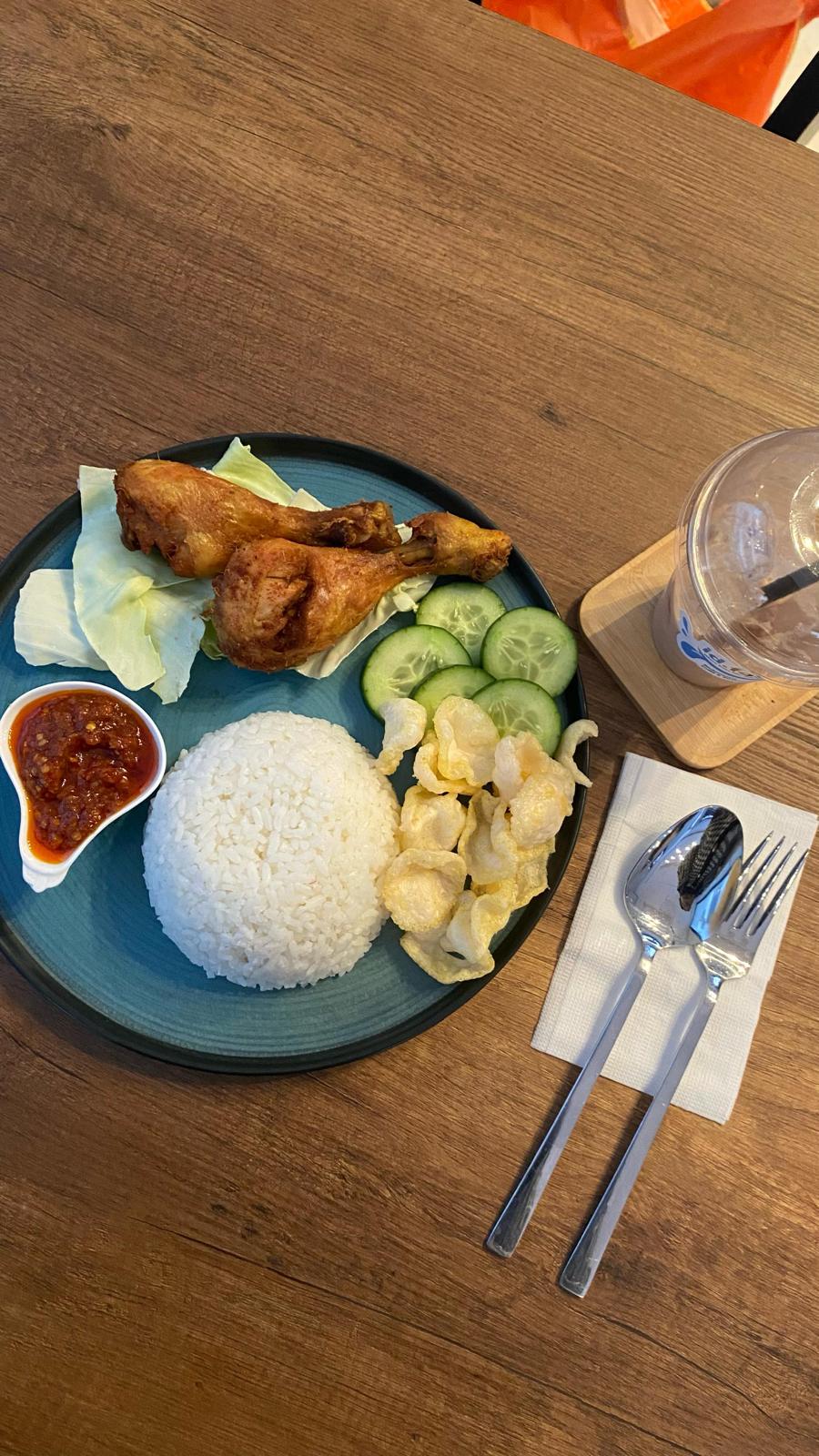 Ayam Penyet Otto İskandar