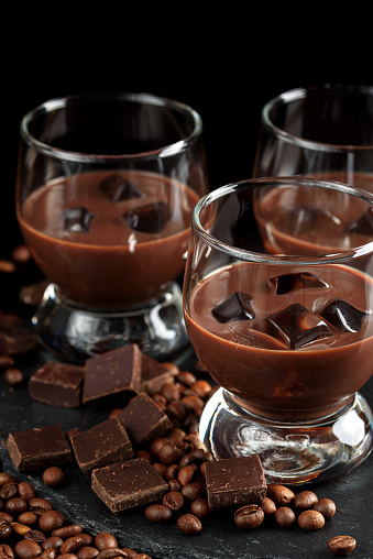 ÇİKOLATA LİKÖRÜ / CHOCOLATE LIQUEUR 4 CL