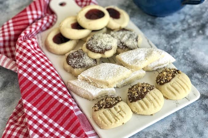 Dry pastries