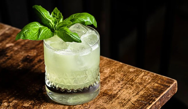 •	GIN BASIL SMASH
