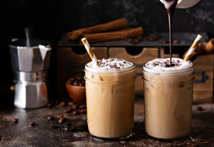 •	ICED CHOCOLATE MACCHIATO
