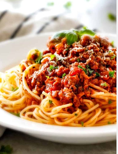 SPAGHETTI WITH BOLOGNAISE SAUCE