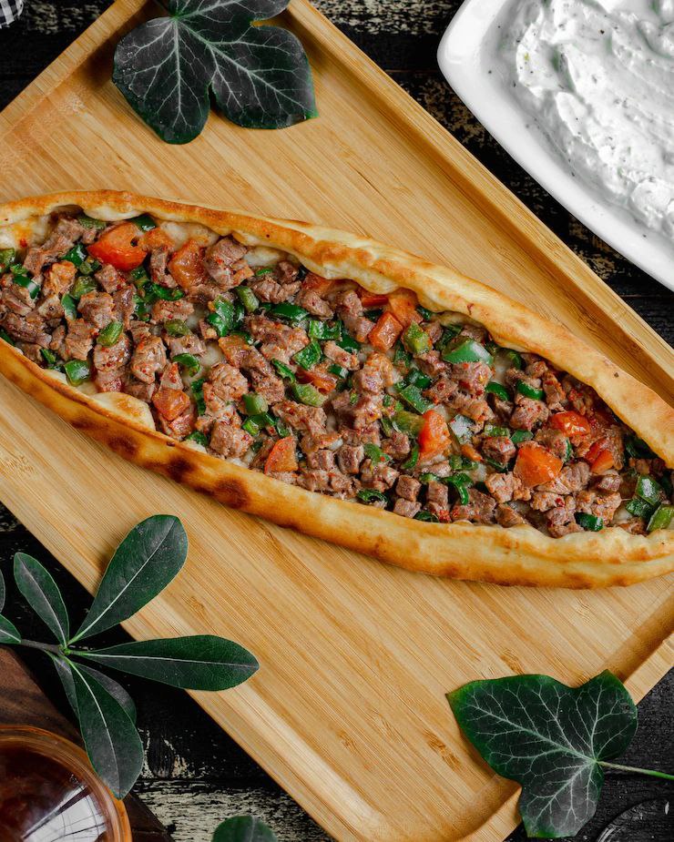Kuşbaşılı Açık Pide
