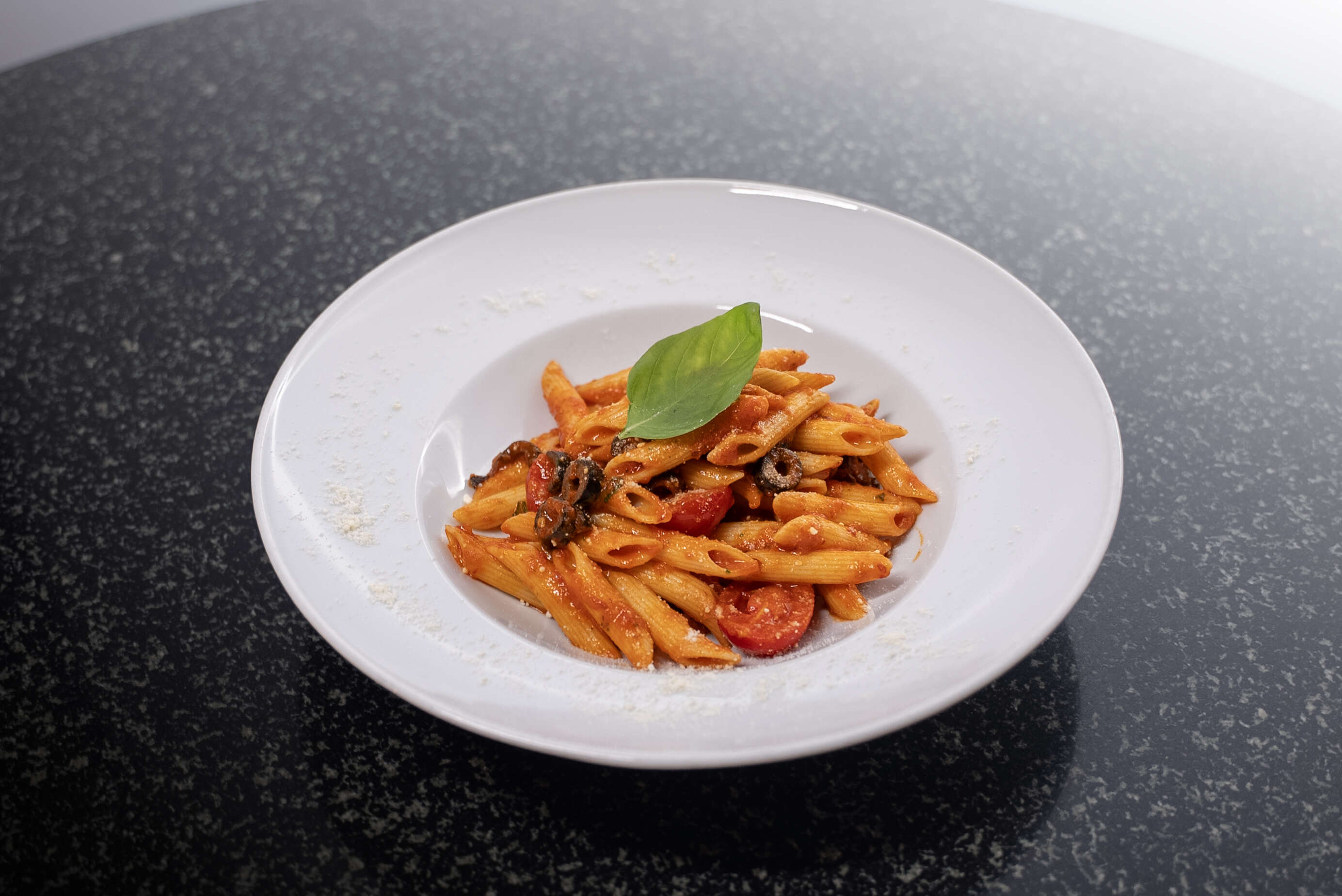 Domates & Fesleğen Soslu Penne