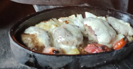 Fırında Kiremitte Kaşarlı Köfte 