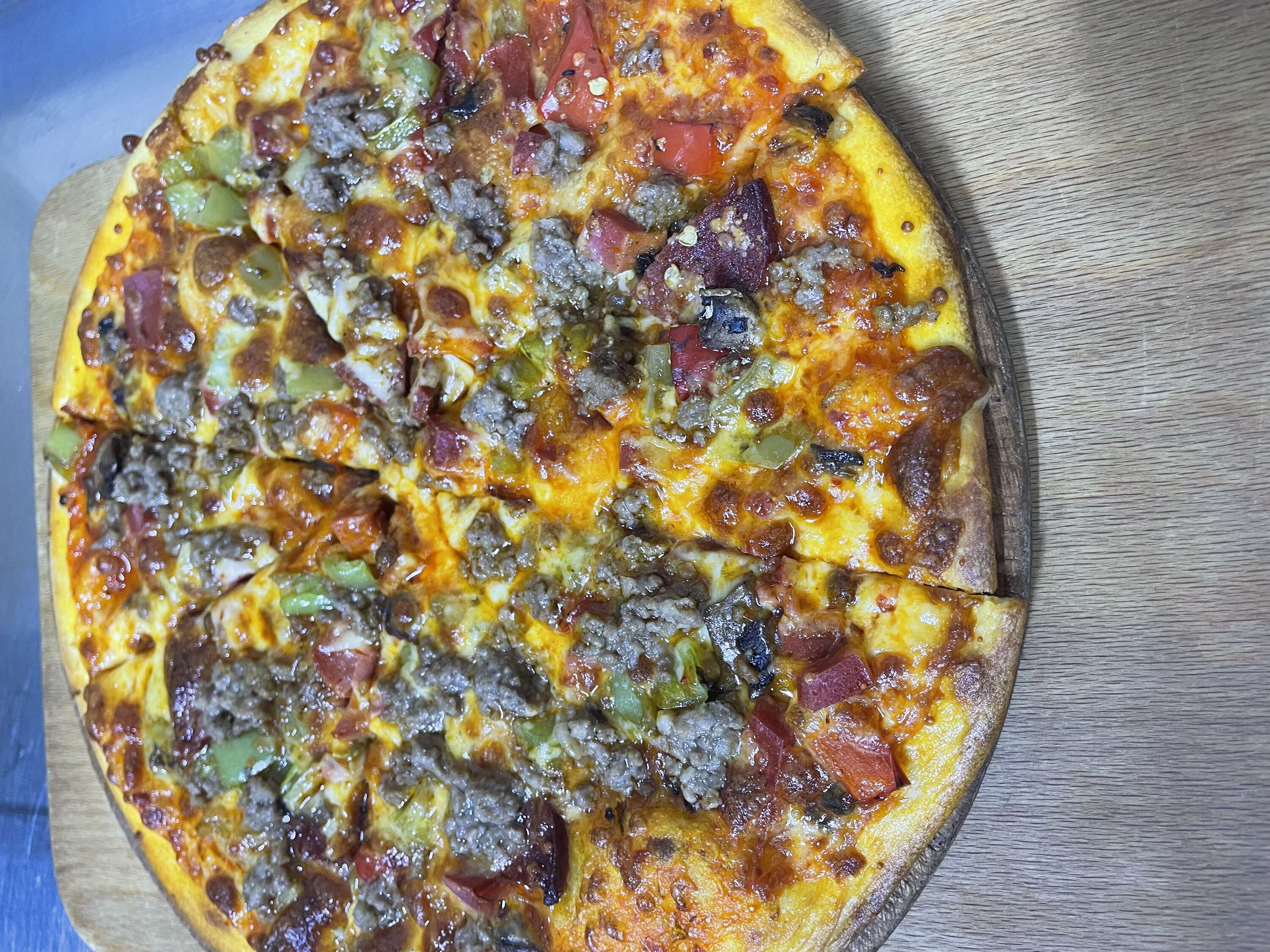 Spesiyal pizza