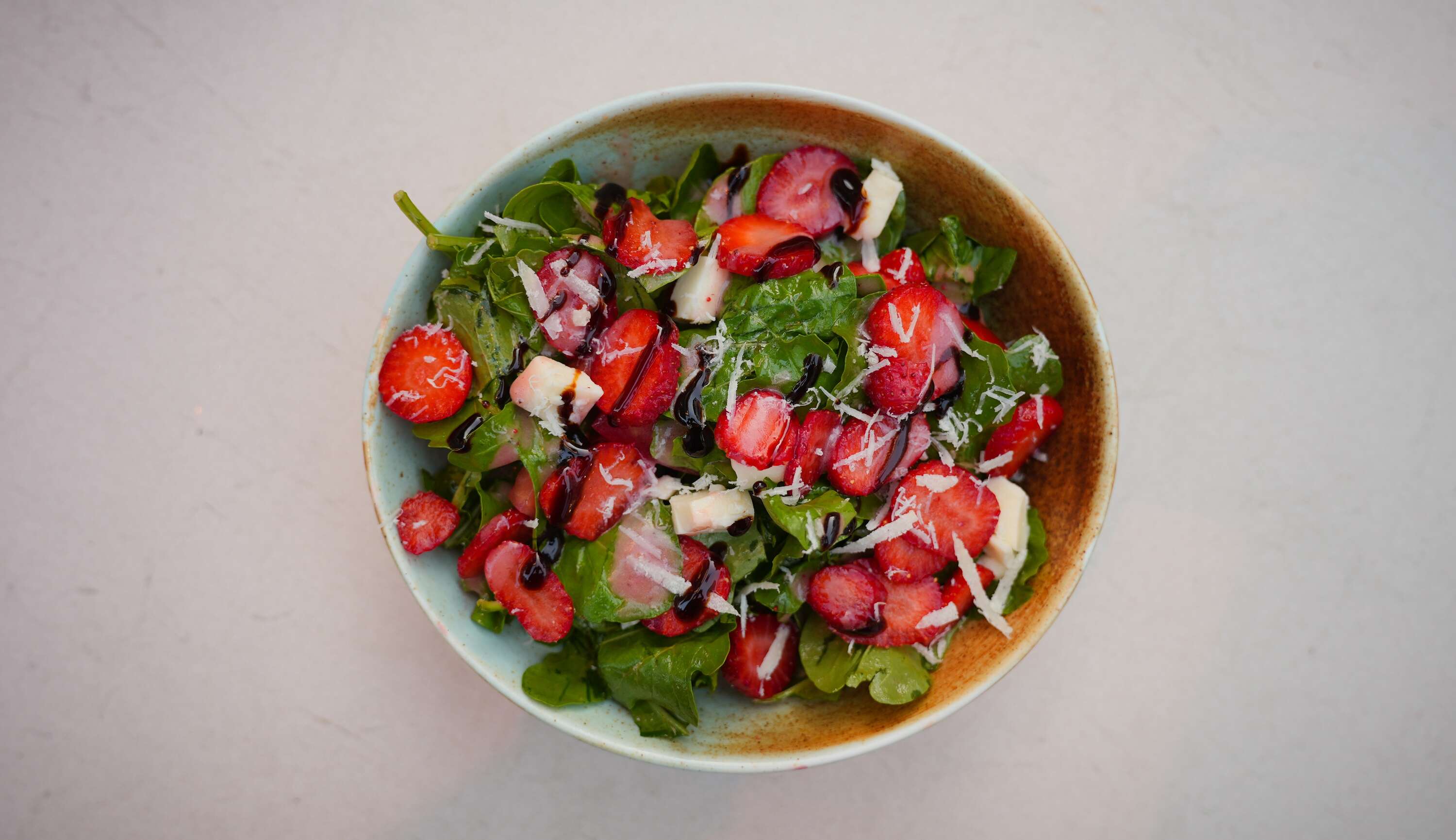 Çilekli Roka Salatası