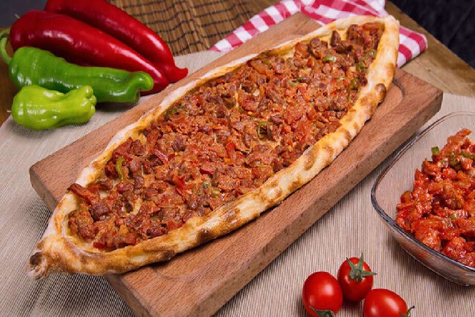 Kıymalı Pide (Açık)-Minced Meat Pita (Open)
