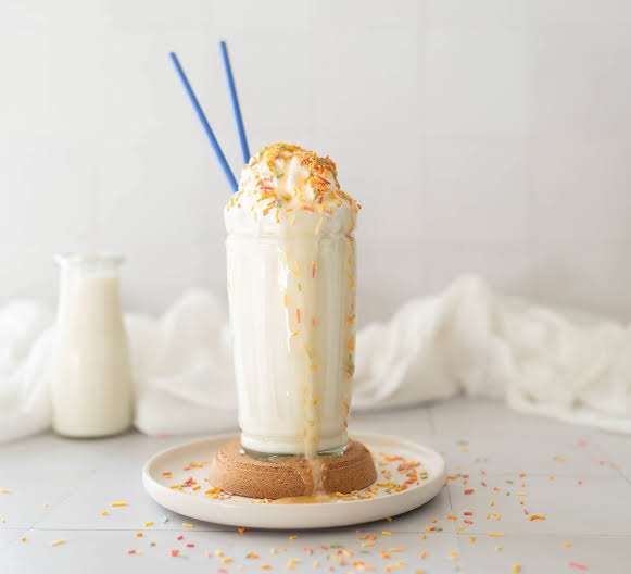 Beyaz çikolatalı milkshake