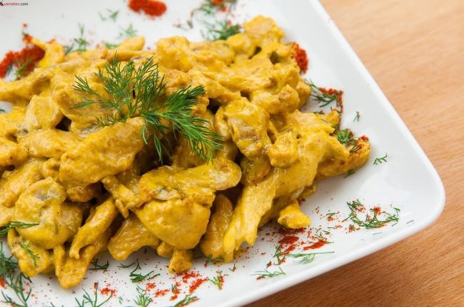 CHICKEN BOMBAY