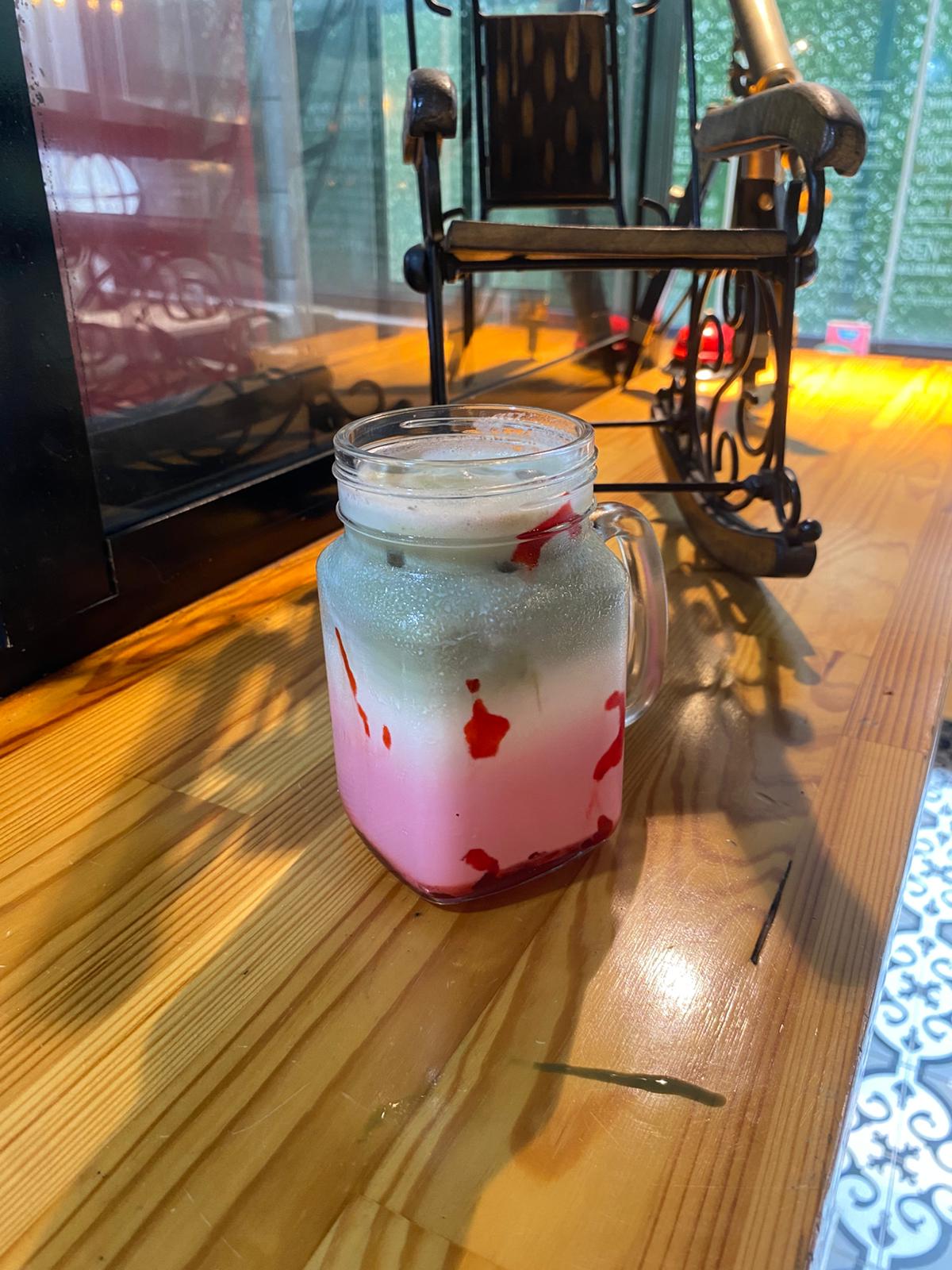 Aromalı matcha latte