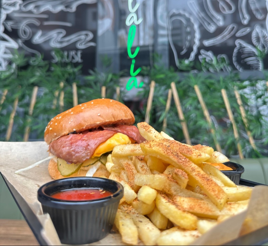 DANA BACON BURGER
