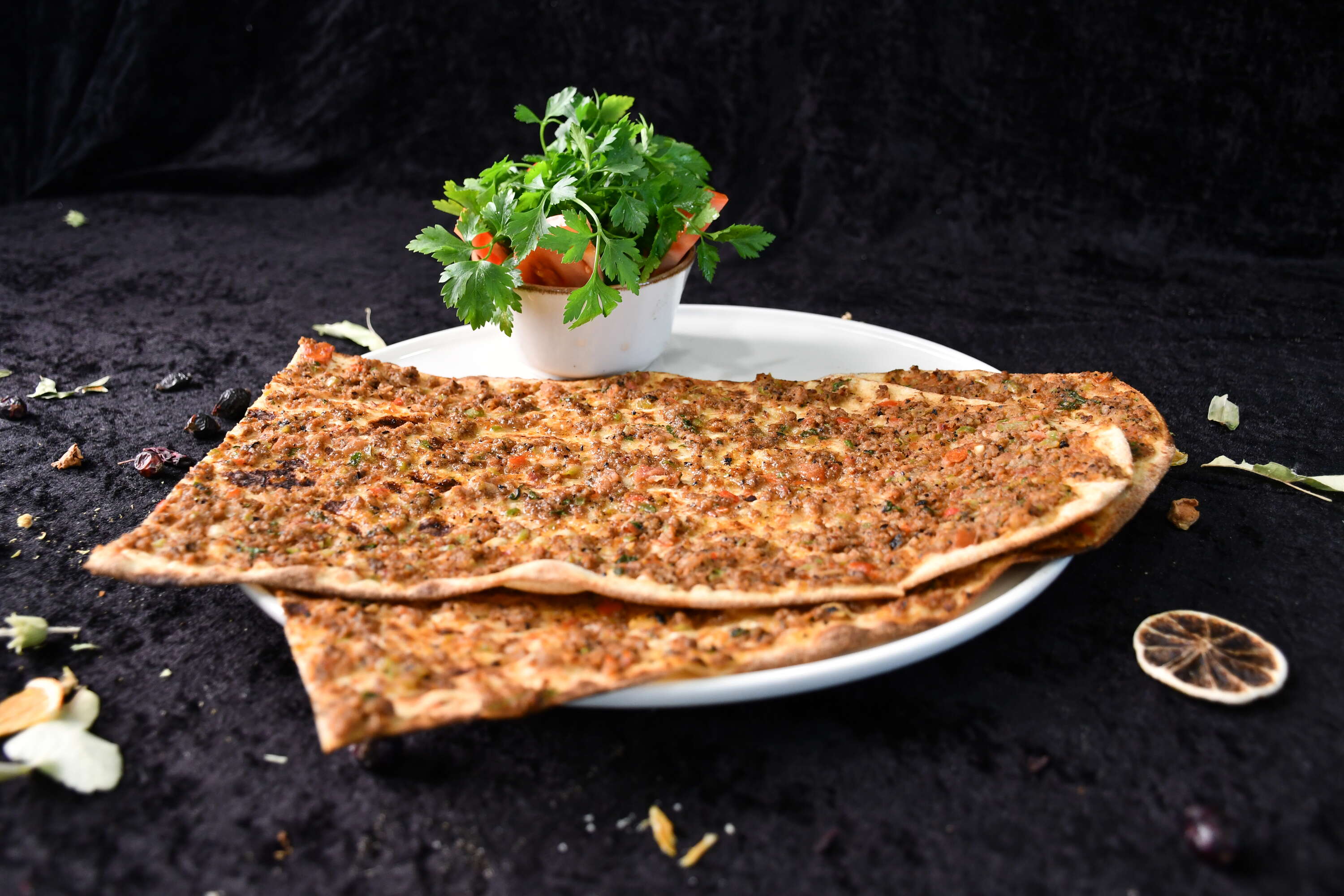 Lahmacun with green salad