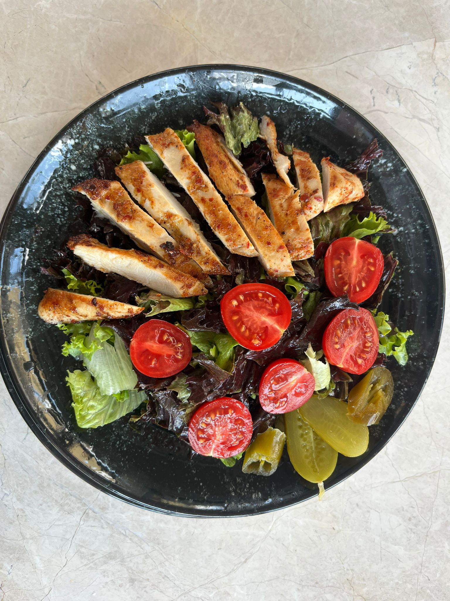 Izgara tavuklu salata