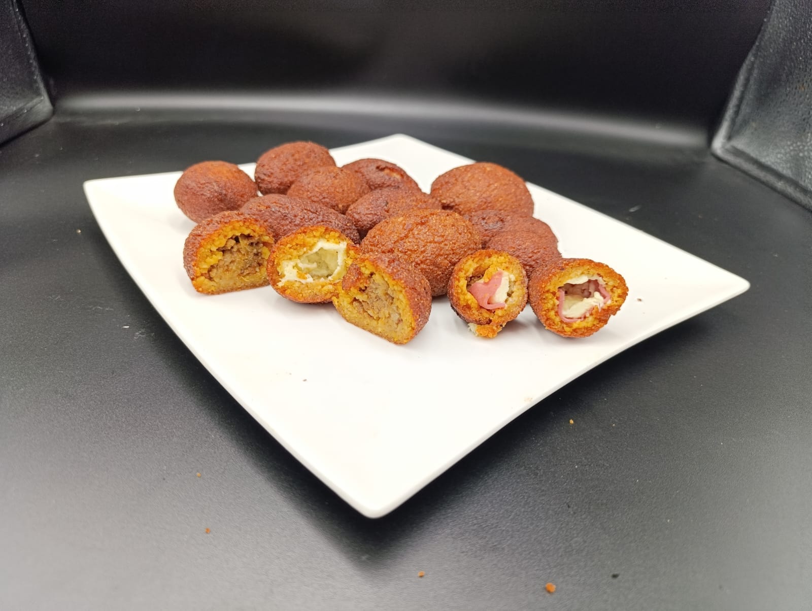 Içli köfte ( kaşarlı)