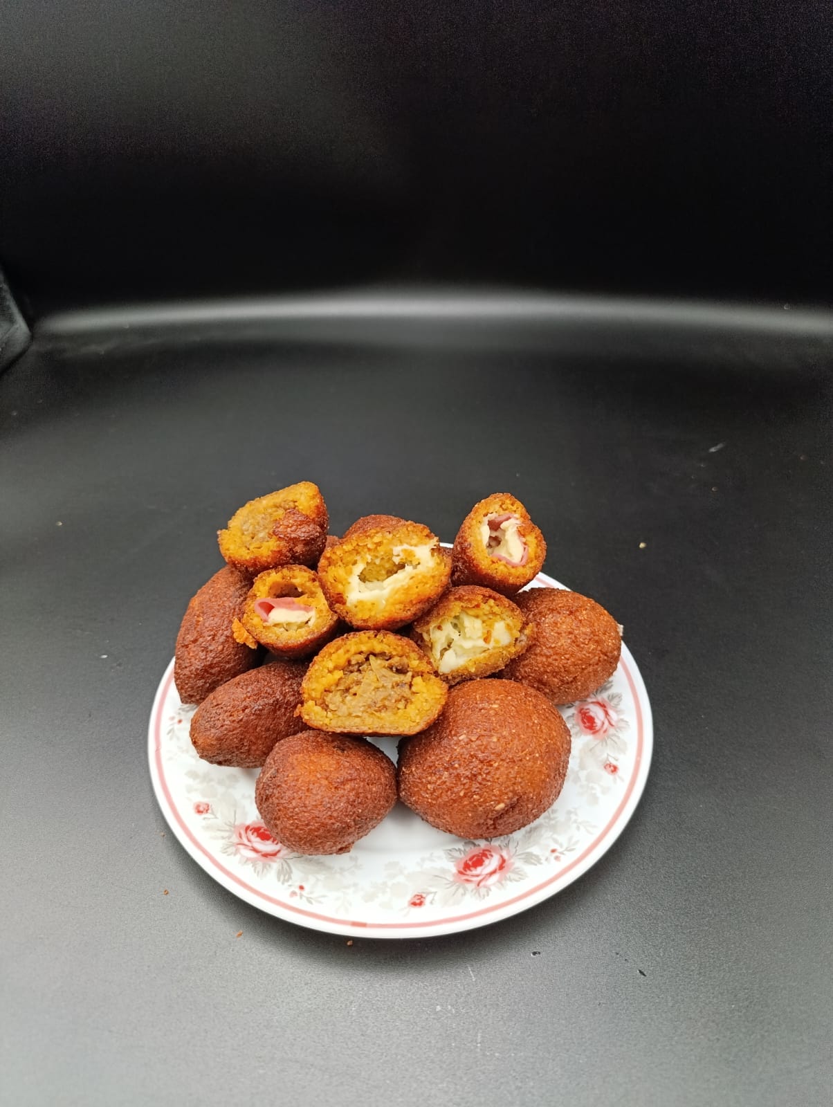 Içli köfte ( sosisli kaşarlı )