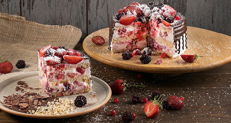 Cake for 8–10 people