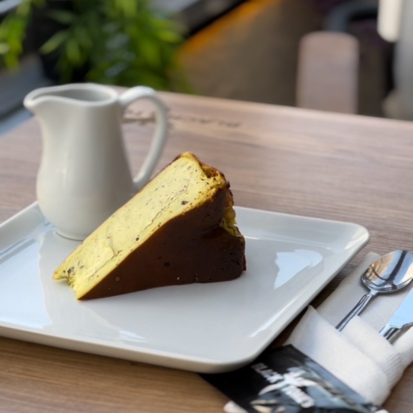 Pistachio San Sebastián cheesecake