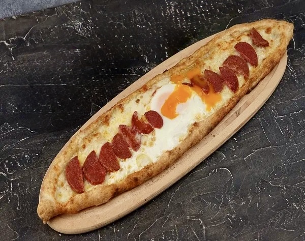 Sucuklu Kaşarlı Yumurtalı Pide / Sucuk Cheese And Egg Pide