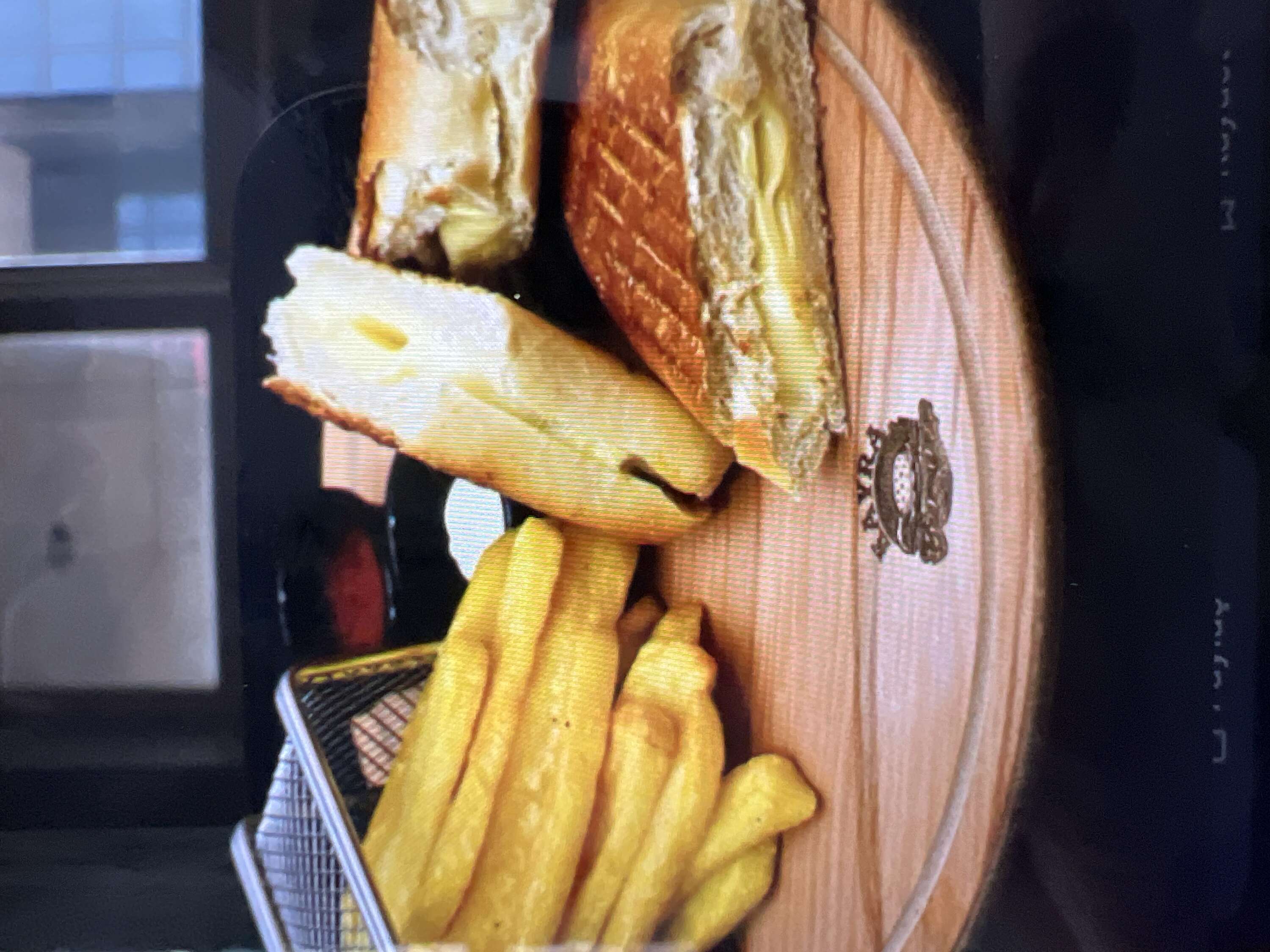YARIM EKMEK ARASI KAŞARLI TOST