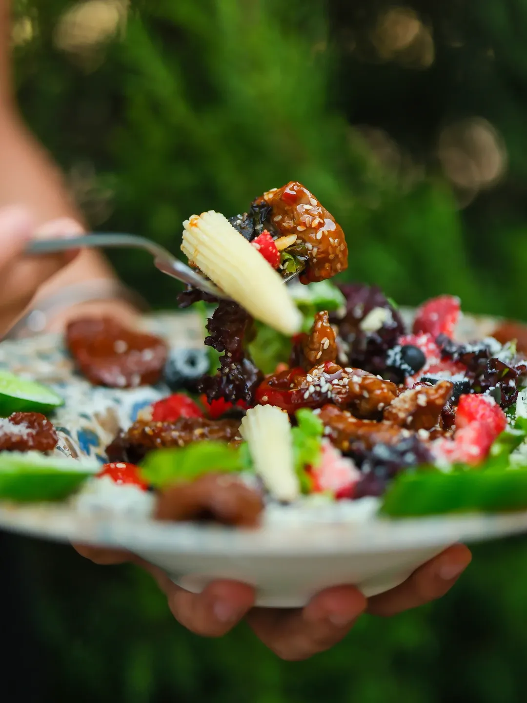 Mediterranean salad with chili sauce and beef tenderloin