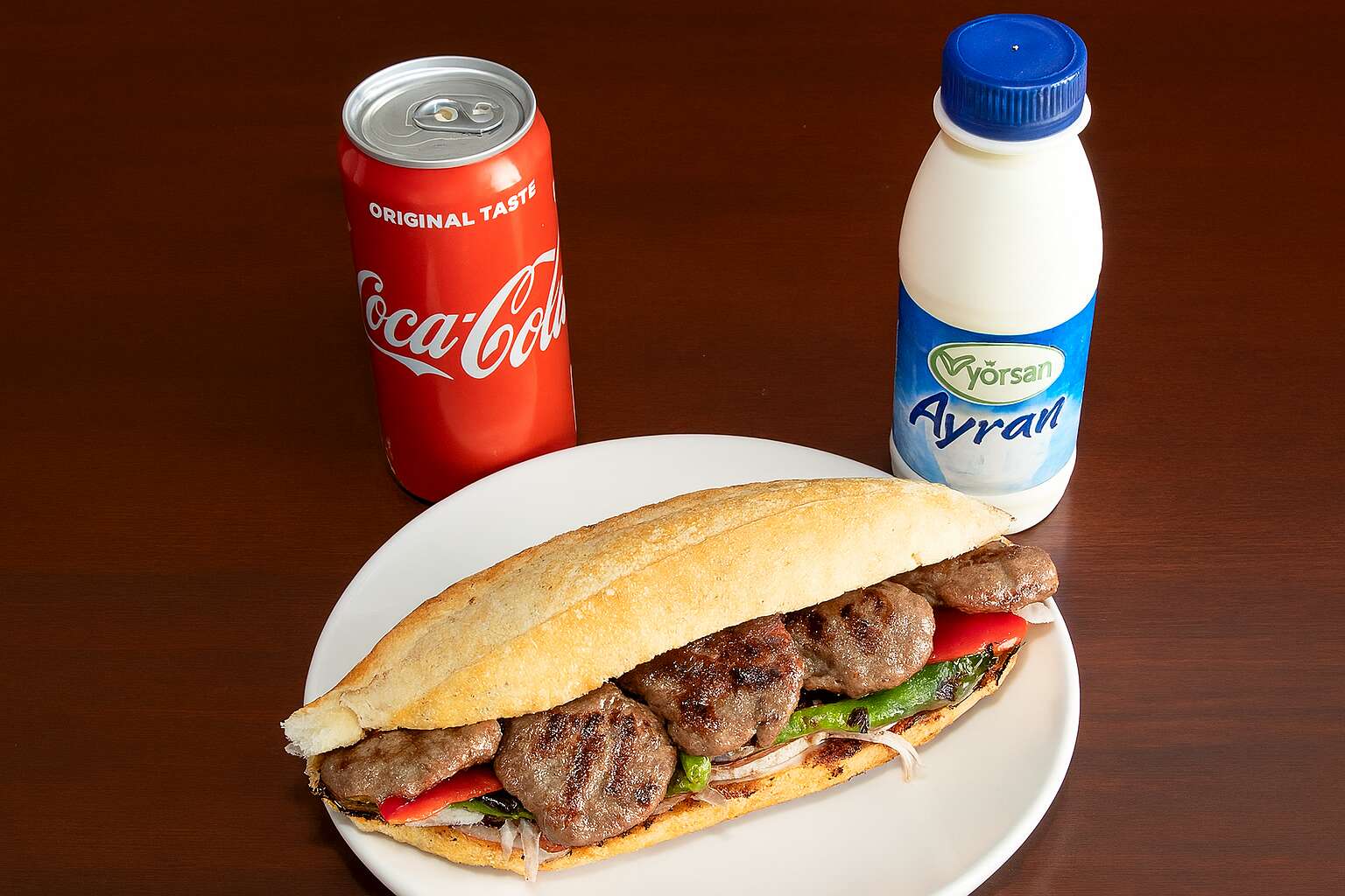 Köfte Ekmek (Köfte im Brot) + Getränk