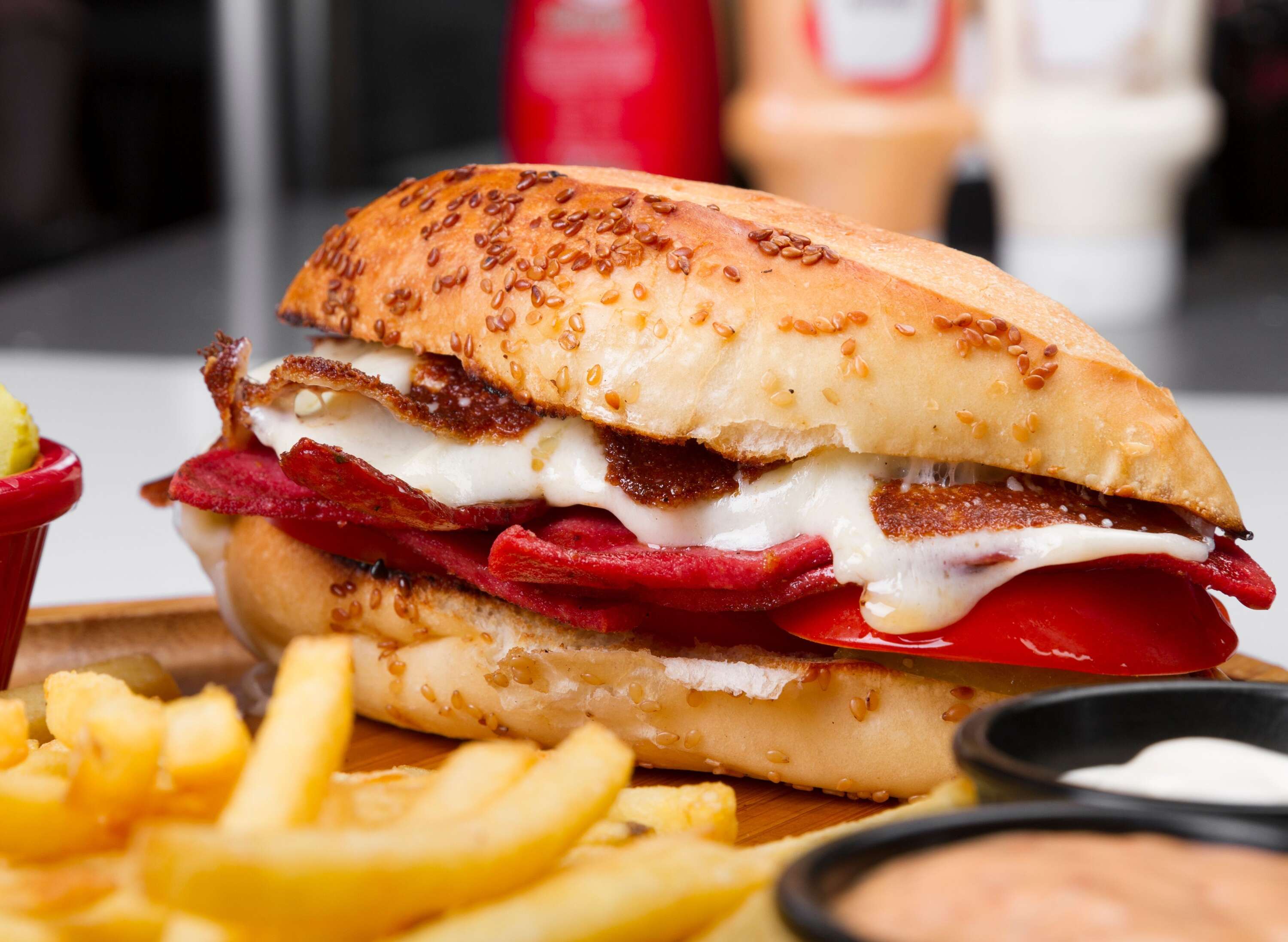 Kumru (Türkisches Sandwich) mit Pommes