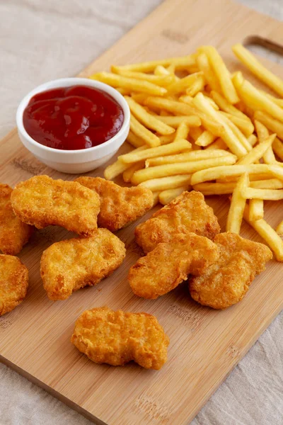 Chicken Nugget mit Pommes