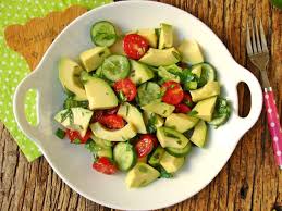 AVOKADO SALATASI