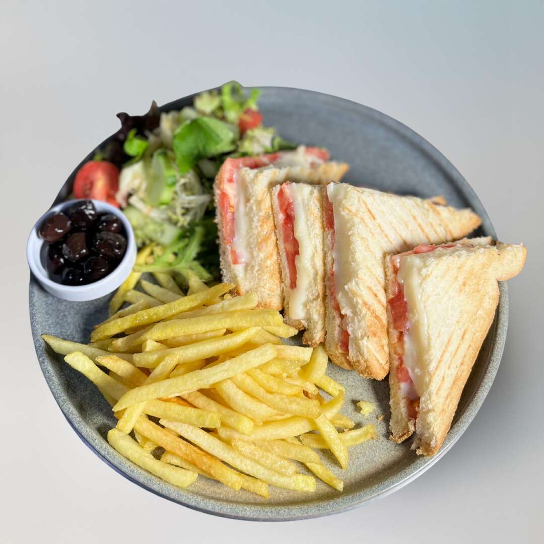 Tomato and cheese toast