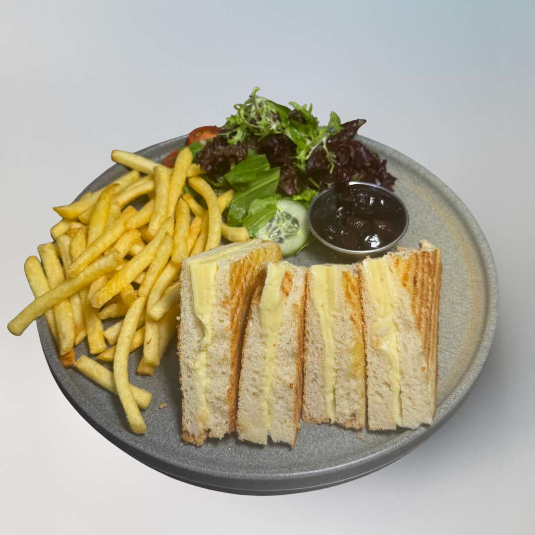 Kaşar cheese toast