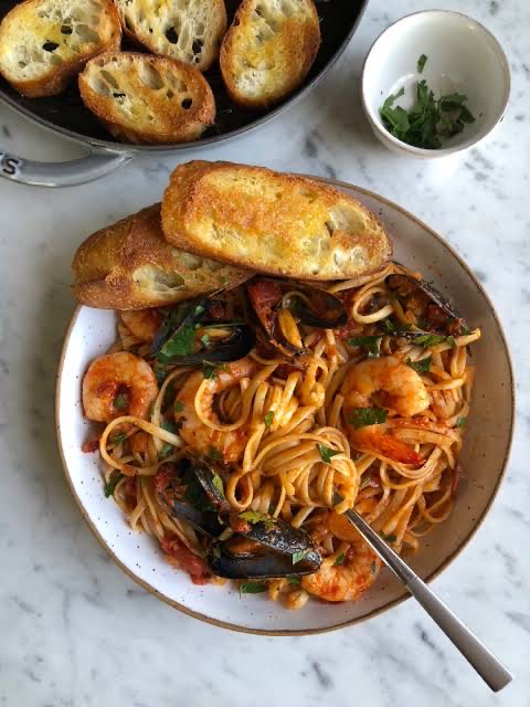 Deniz Tarağı ve Safranlı Linguine