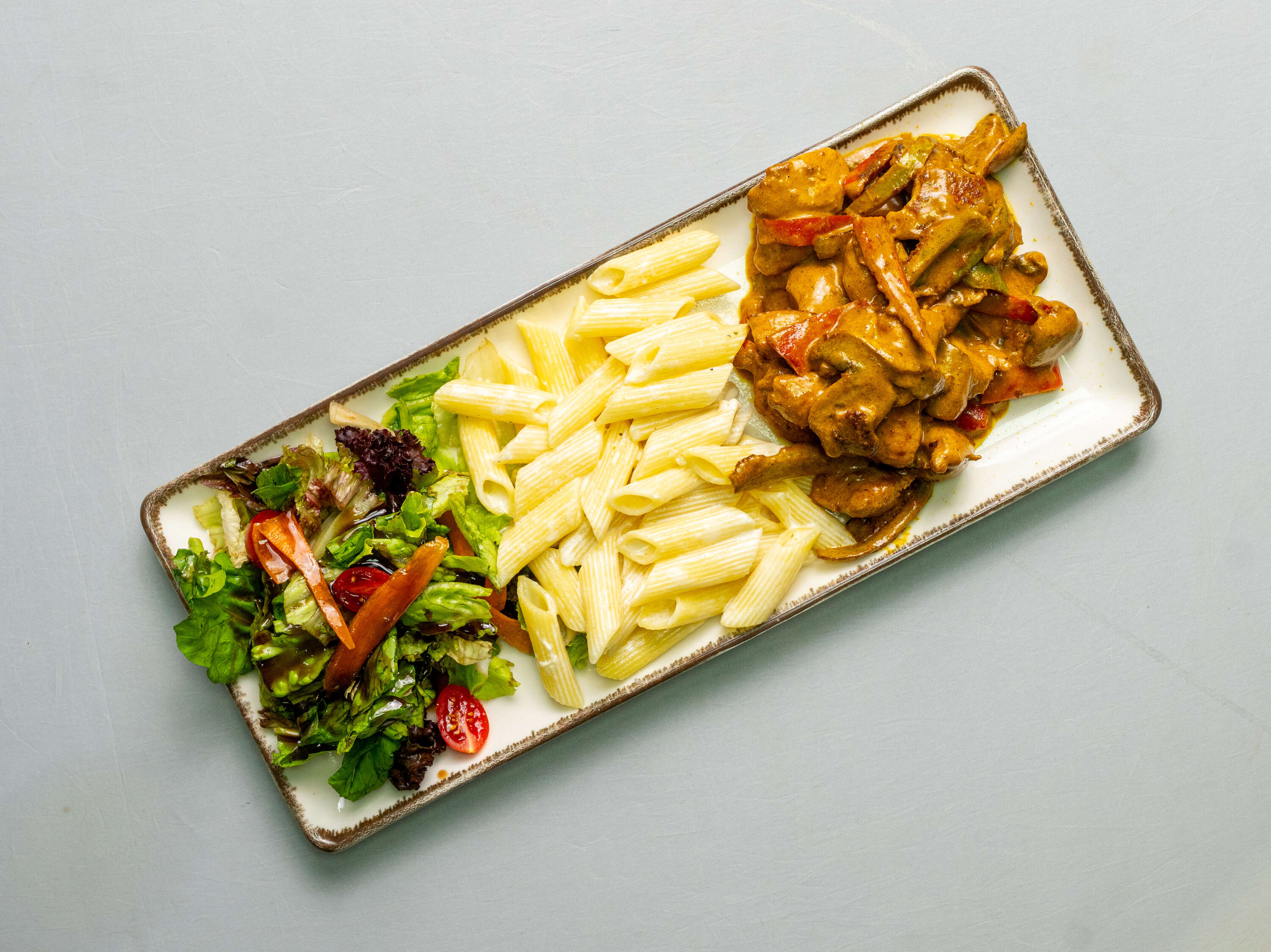 Barbekü Soslu Tavuk, Kremalı Makarna ve Salata