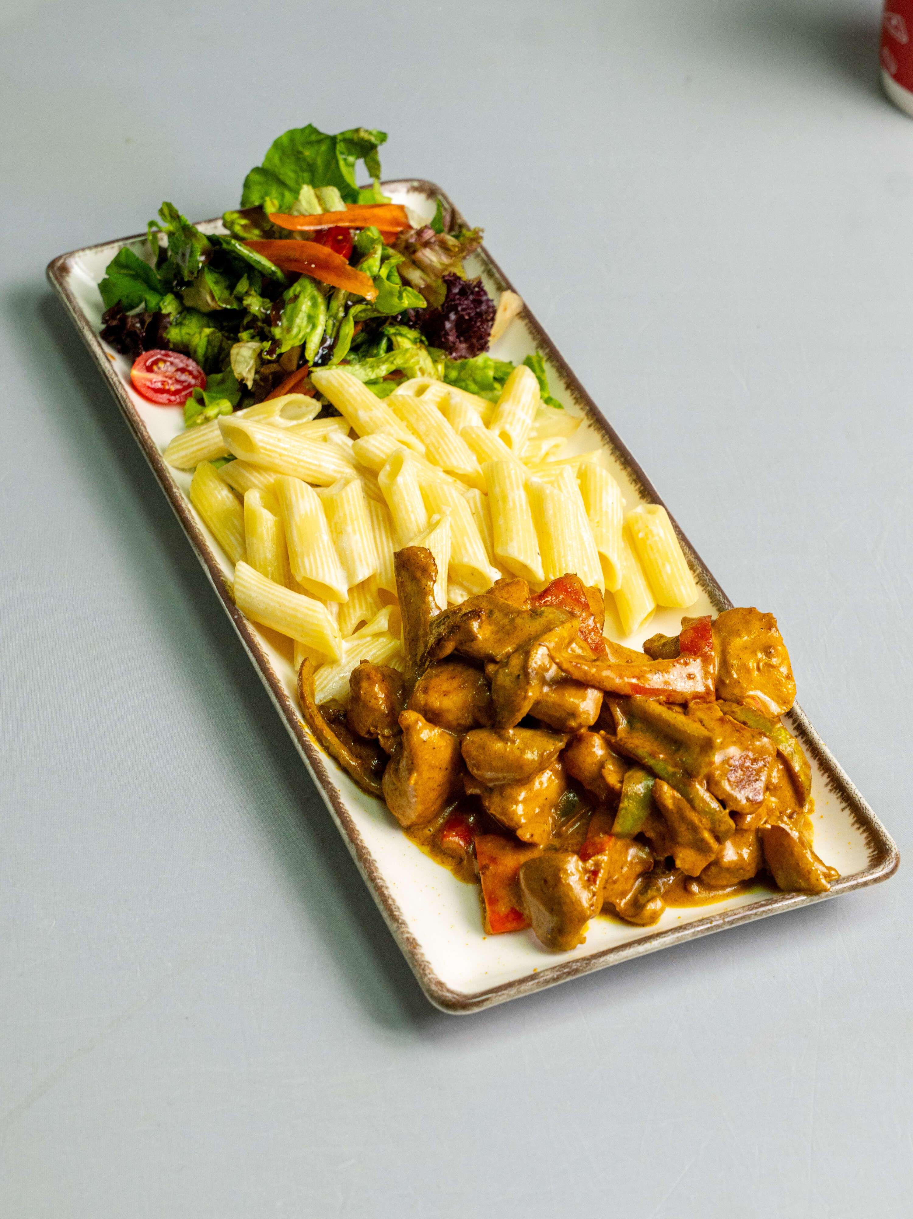 Cafe de Paris Tavuk, Kremalı Makarna ve Salata