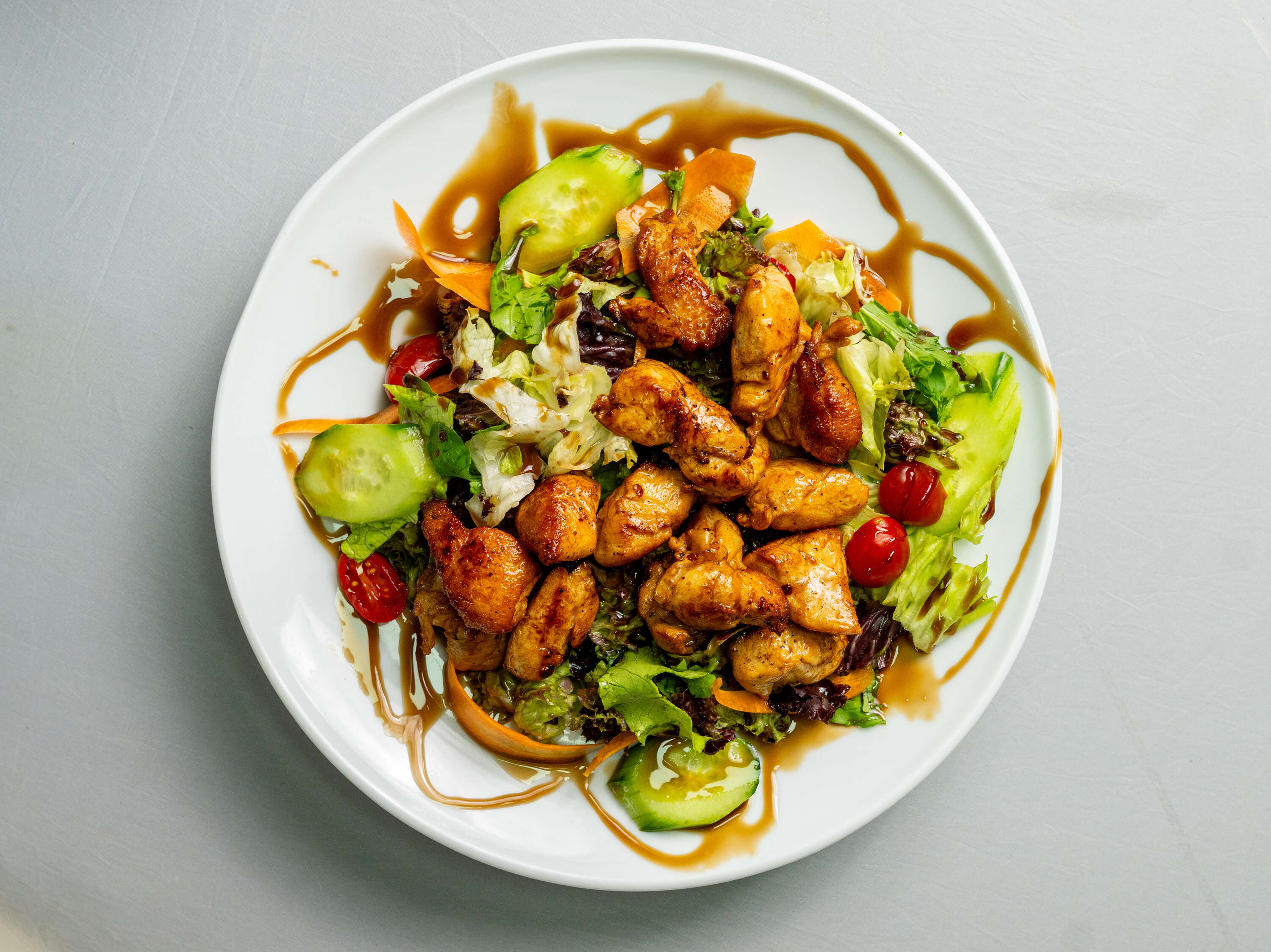 Izgara Tavuklu Yeşil Salata