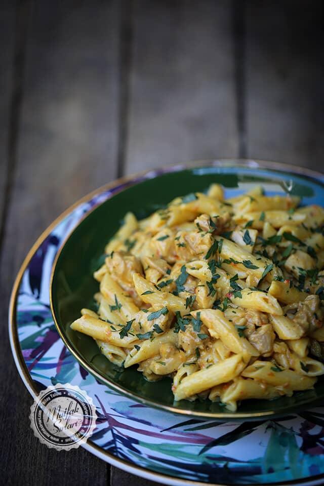 Köri soslu penne