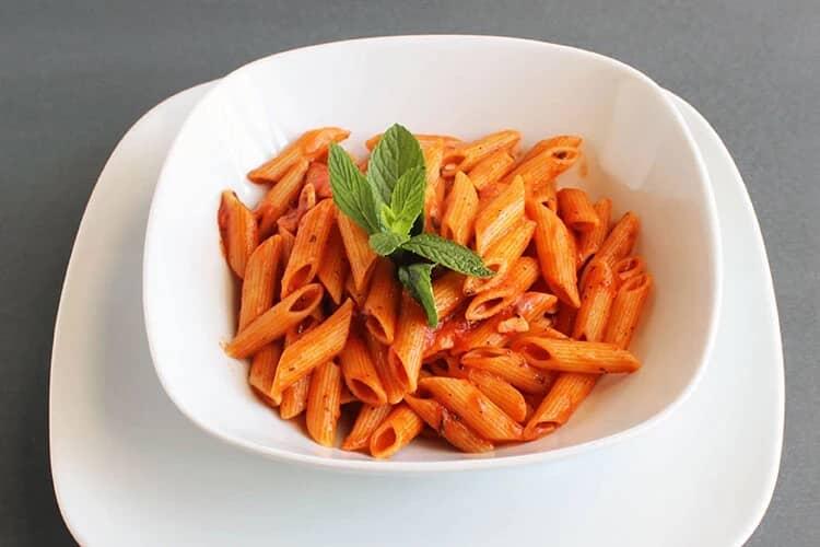 Salçalı penne