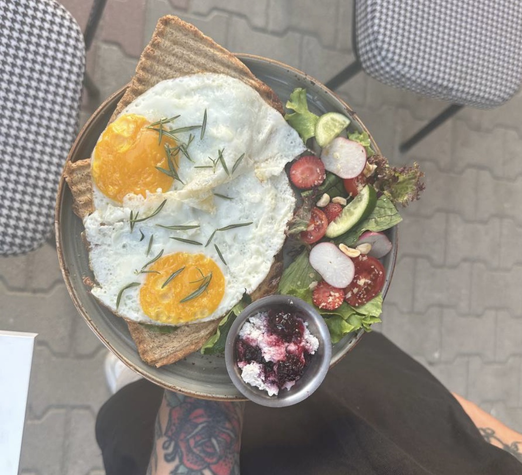 Pan-fried Eggs with Kashar Cheese