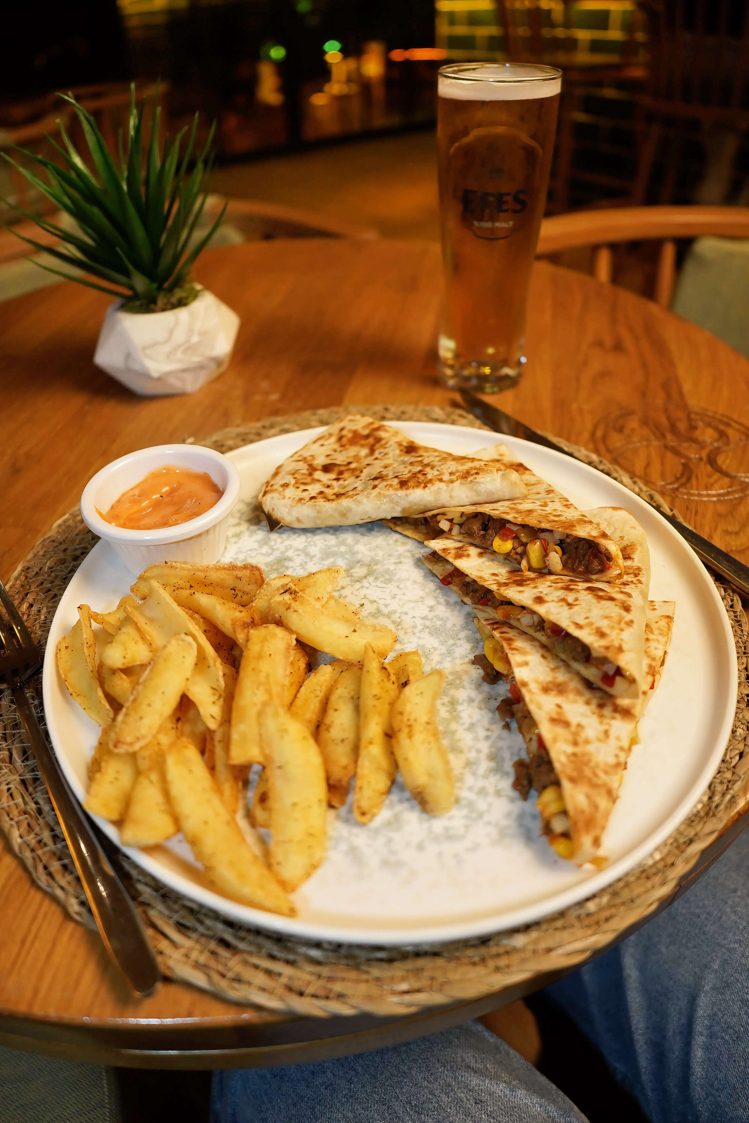 BEEF QUESADİLLA 