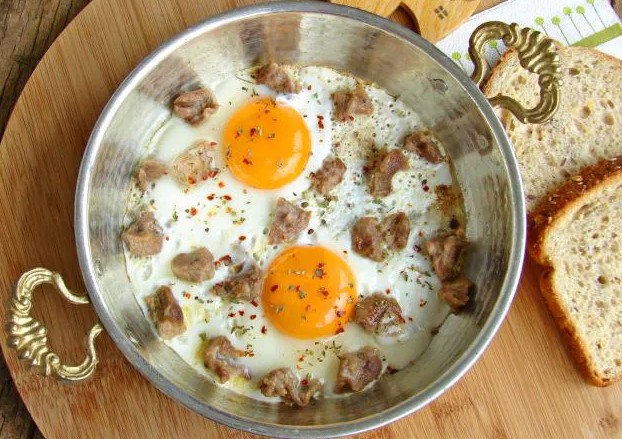 Kavurmalı Yumurta
