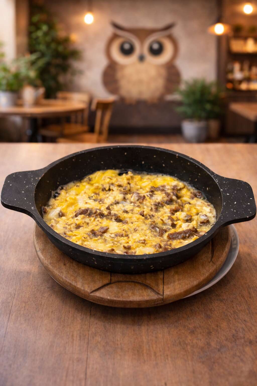 Turkish eggs with minced meat