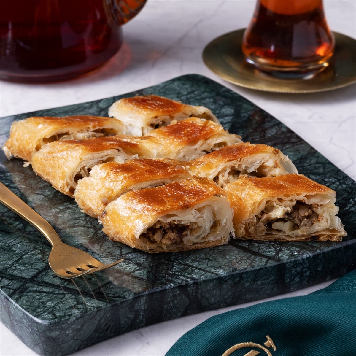 Kıymalı Kol Böreği